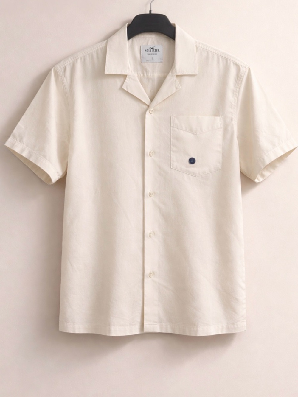 Hollister Men’s Short-Sleeve Cream Button-Down Camp Shirt with Chest Pocket